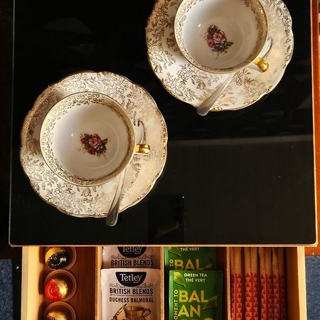 L'Entree Chambres D'Hotes Bar & Restaurant Castillonnès エクステリア 写真