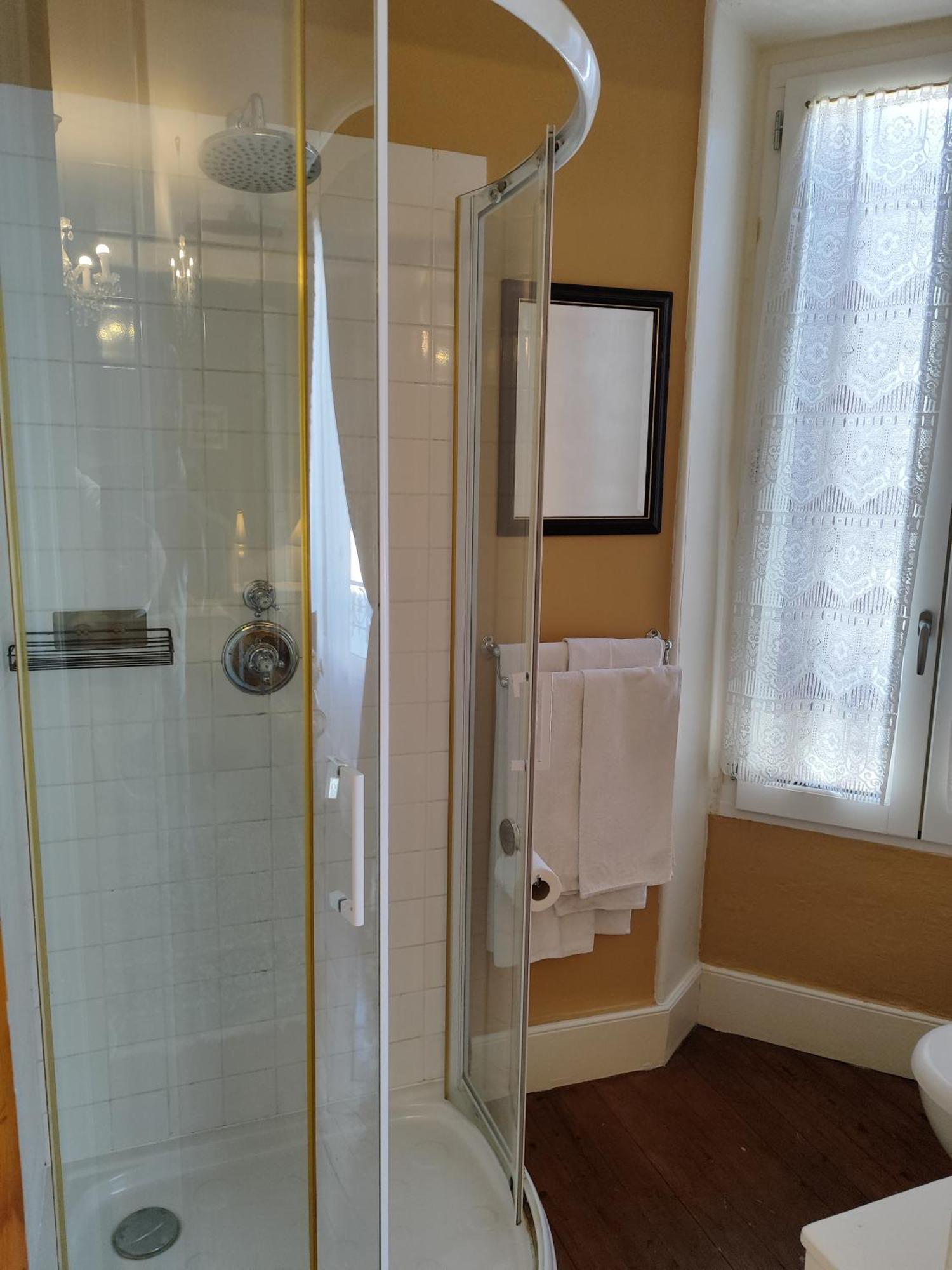 L'Entree Chambres D'Hotes Bar & Restaurant Castillonnès エクステリア 写真