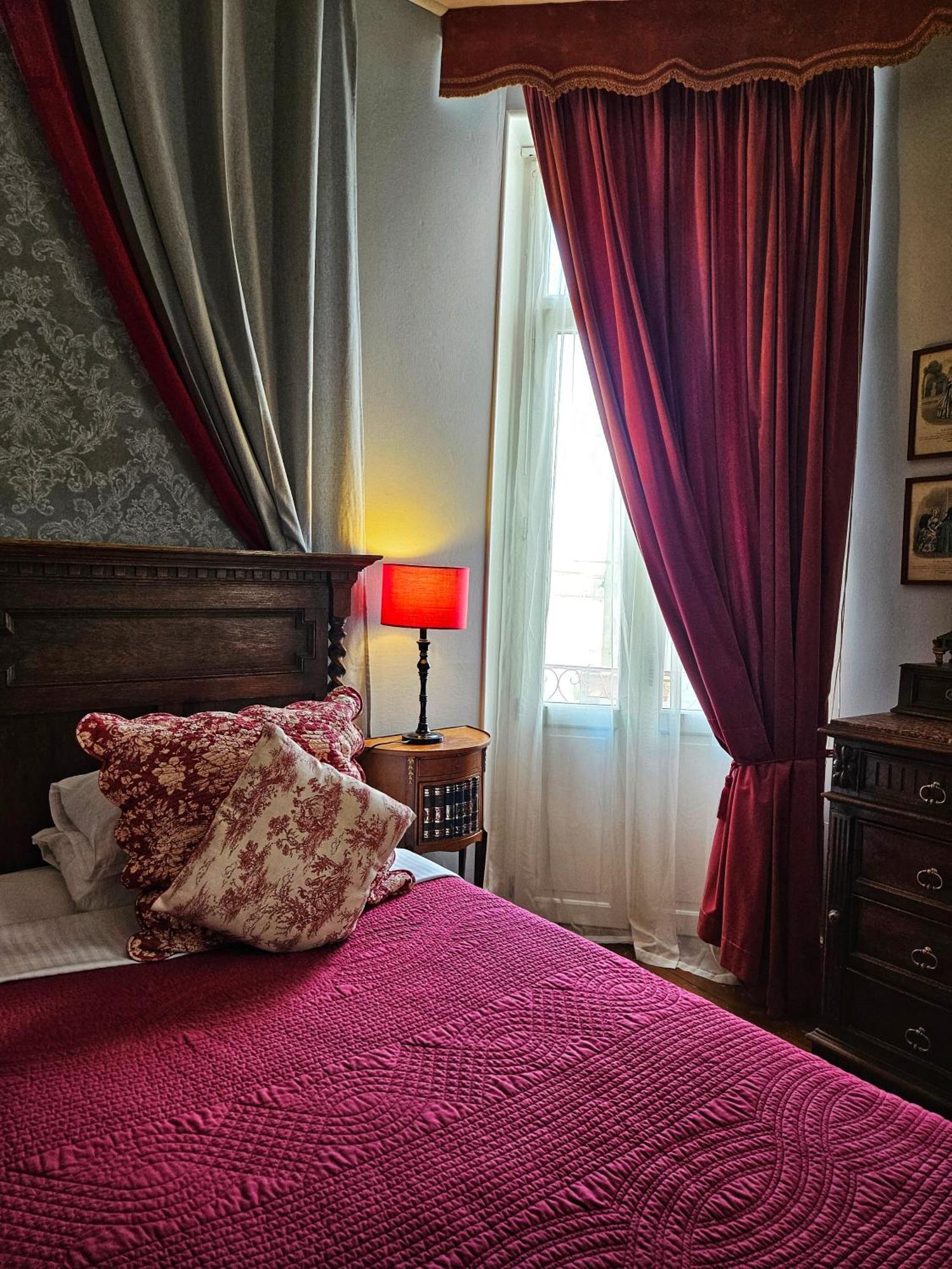 L'Entree Chambres D'Hotes Bar & Restaurant Castillonnès エクステリア 写真