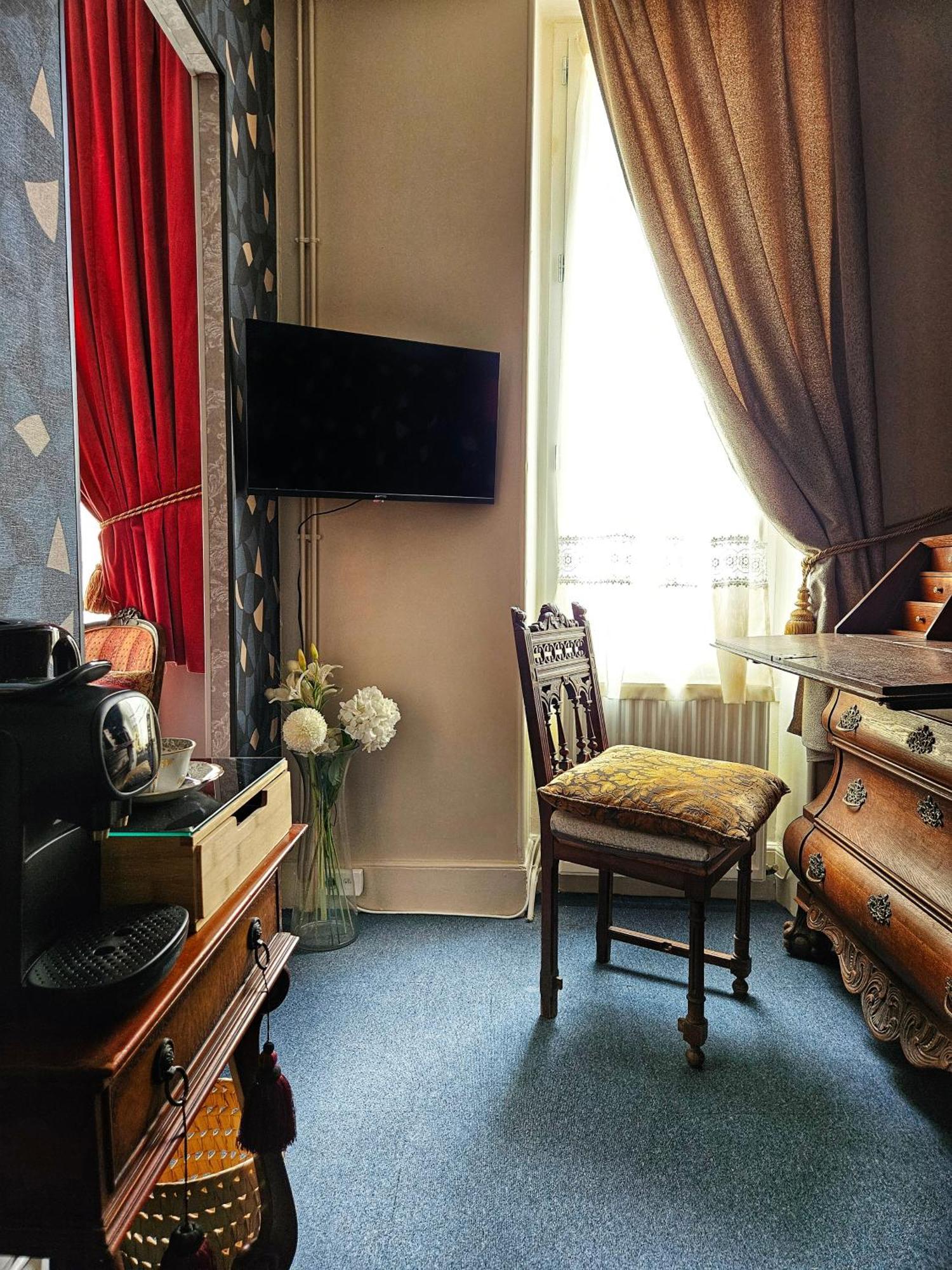 L'Entree Chambres D'Hotes Bar & Restaurant Castillonnès エクステリア 写真