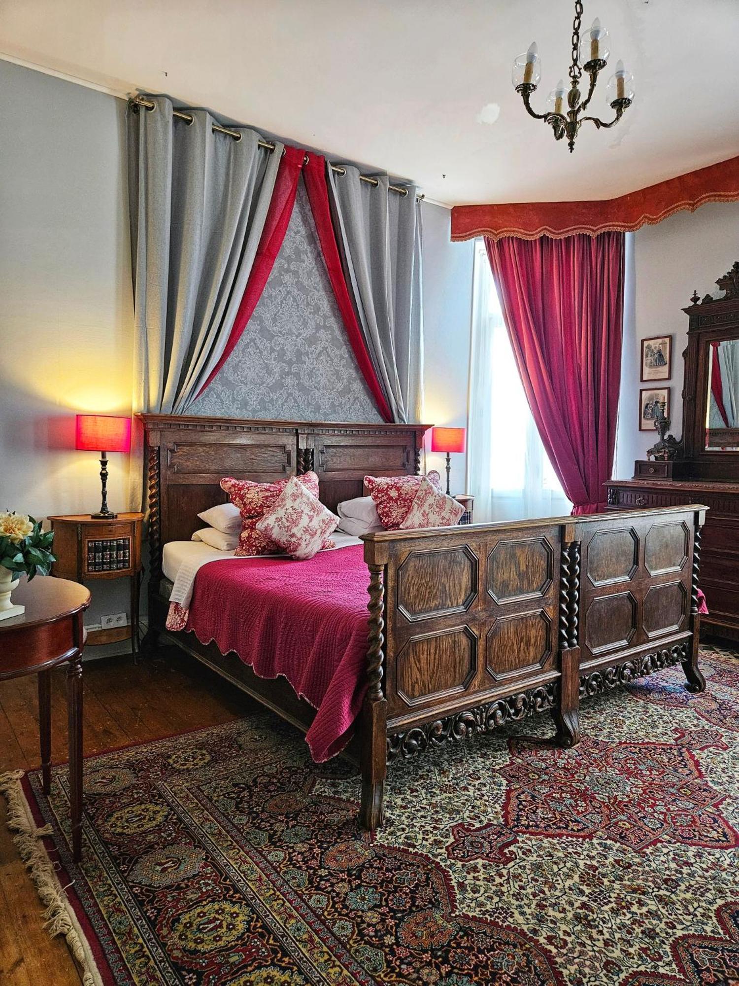 L'Entree Chambres D'Hotes Bar & Restaurant Castillonnès エクステリア 写真