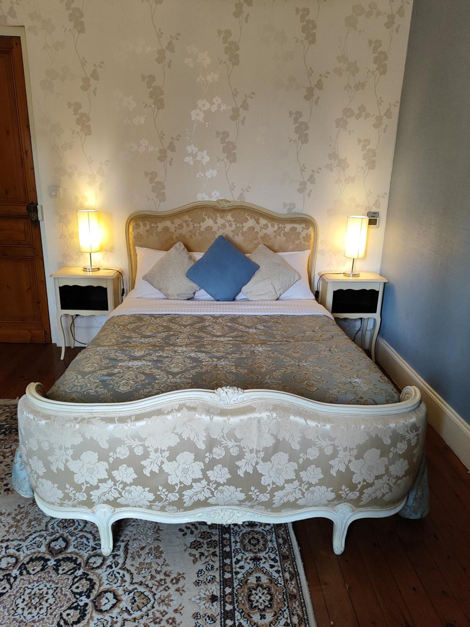 L'Entree Chambres D'Hotes Bar & Restaurant Castillonnès エクステリア 写真