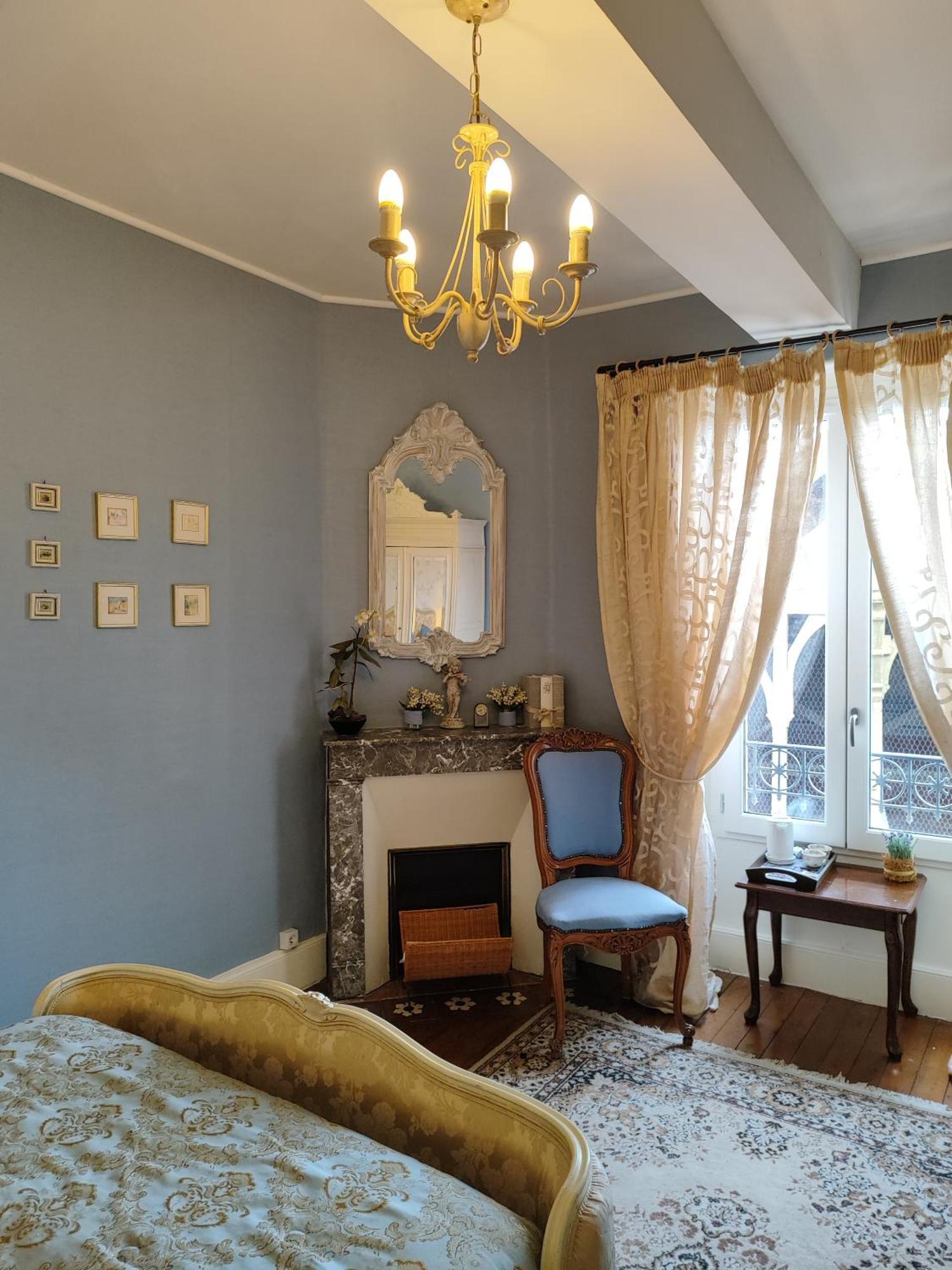 L'Entree Chambres D'Hotes Bar & Restaurant Castillonnès エクステリア 写真